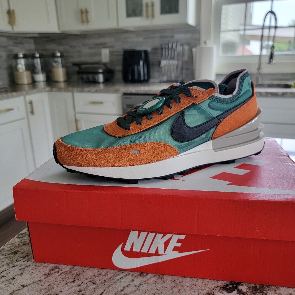 New in box Nike waffle one green and rust mens 8.5
